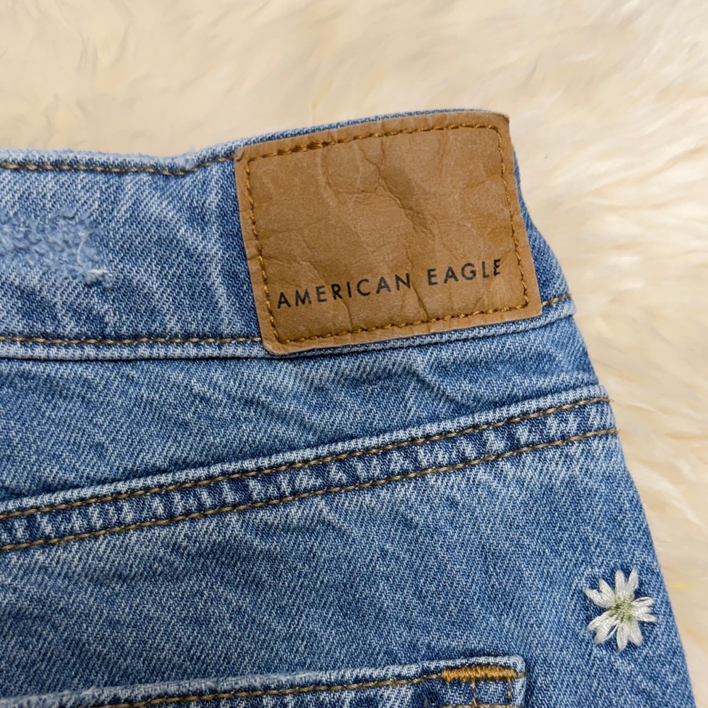 American Eagle women’s Embroidered Light Blue Denim raw hem Shorts size 4 - Picture 7 of 11